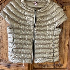 Cotes of London beautiful vest no tags brand new